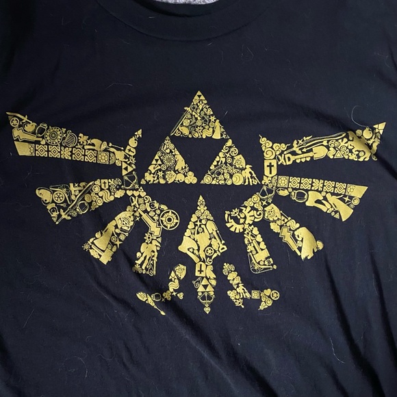 Hot Topic | The Legend of Zelda Triforce Tee-Shirt - Picture 2 of 3